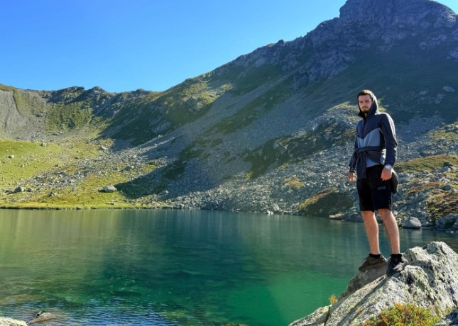 Plagosi gabimisht shokun me armë  19 vjeçari djali i ushtarakut  ishte bërë tapë