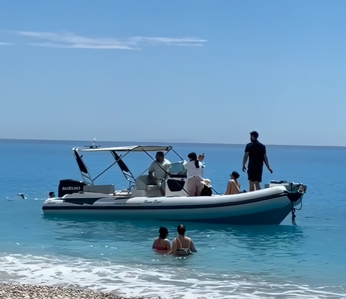  Prisni tragjedinë e radhës   Skafët  zbarkojnë  në breg  institucionet hanë fara