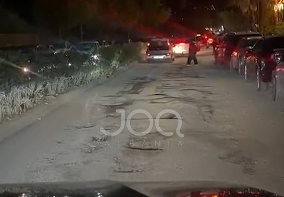  Rruga e Currilave në gjendje skandaloze  na u bë makina për amortizatorë  