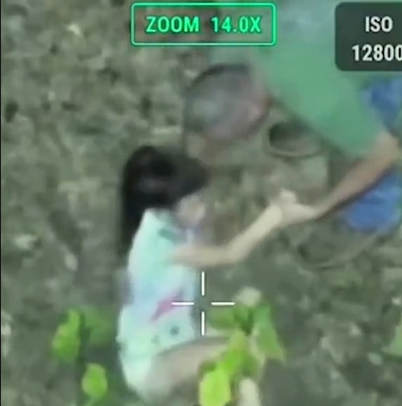 Momenti kur droni me kamera termike gjen vajzën e humbur në pyll