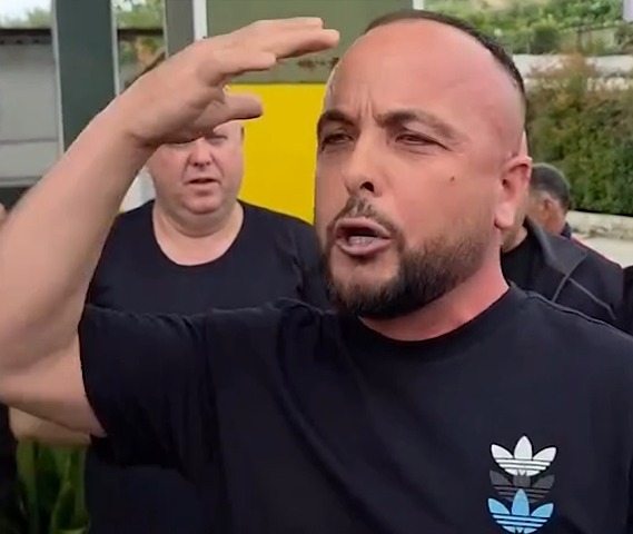 proteste-kunder-koksh-nese-pellumbat-tane-nuk-kalojne-ne-dogane-do-behet-nami