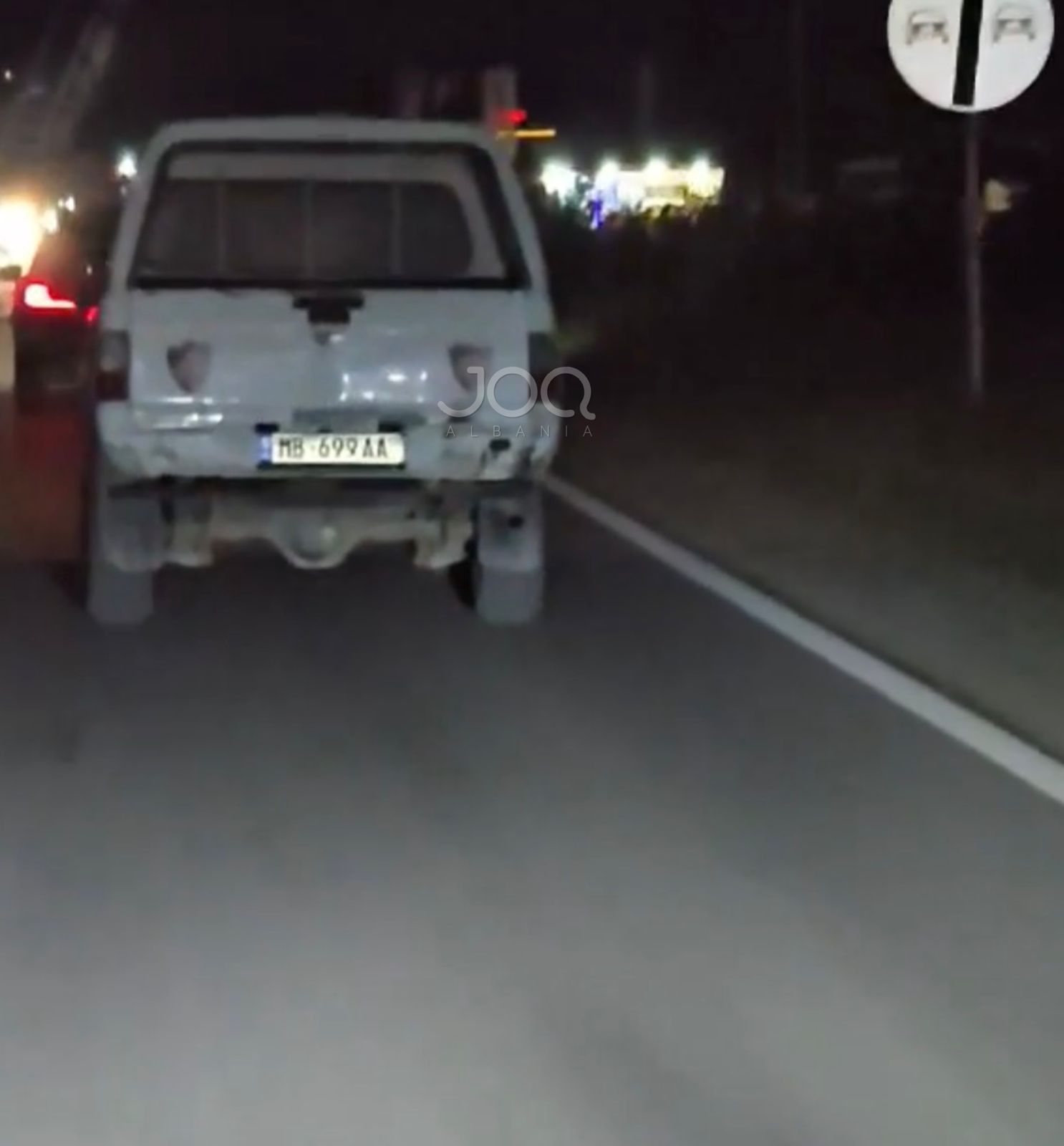 Makina e policisë qarkullon pa drita në rrugën e Lezhës  rrezik për qytetarët