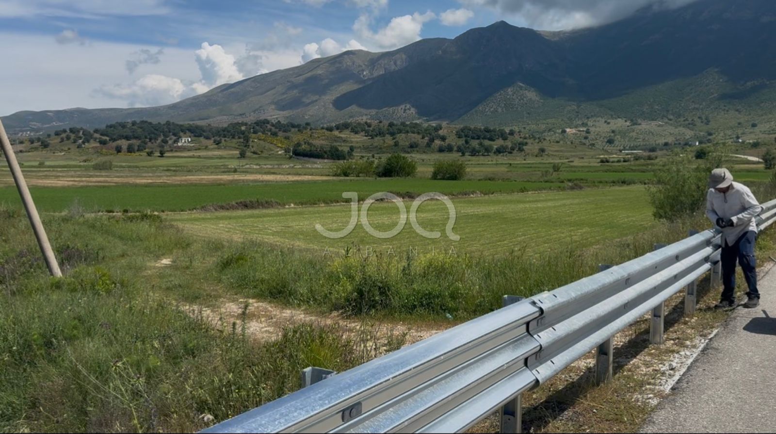 Barrierat anësore bllokojnë tokat bujqësore në Tragjas  banorët   S kemi nga kalojmë 