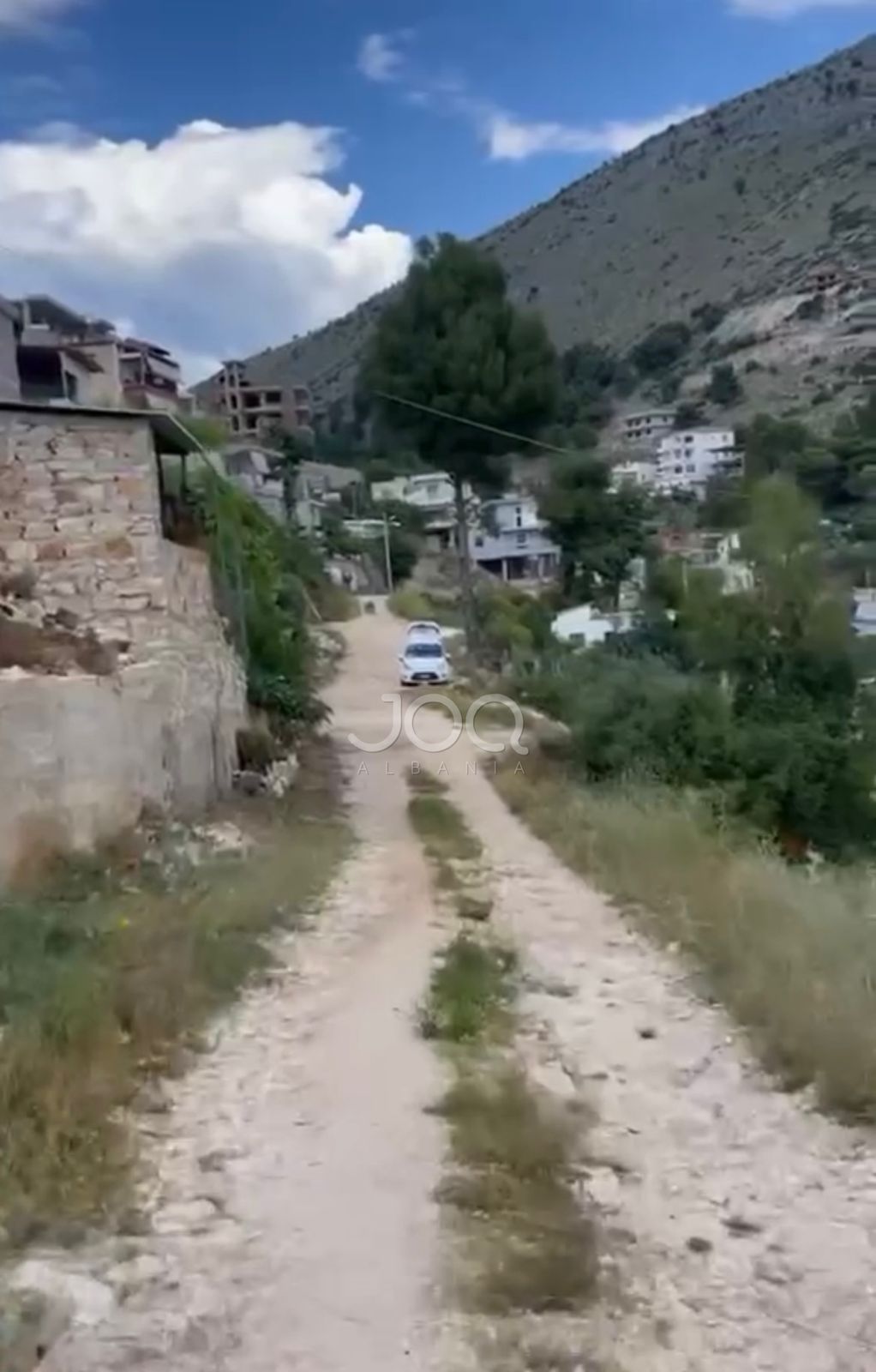 20 vite në harresë  lagjja  Lugu i Dardhës  në Sarandë pa rrugë dhe pa ndriçim