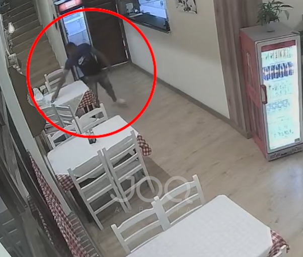 Italiani denoncon vjedhjen në restorantin e tij  Më mori orën që e kisha dhuratë  i lutem të ma kthejë 