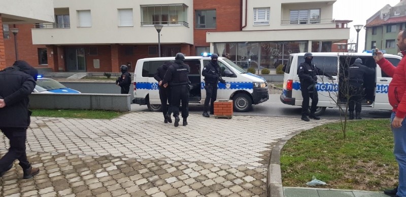 E rëndë në Ulqin: Shqiptari i Kosovës vret partneren e tij nga Lezha, më pas i vë flakën shtëpisë