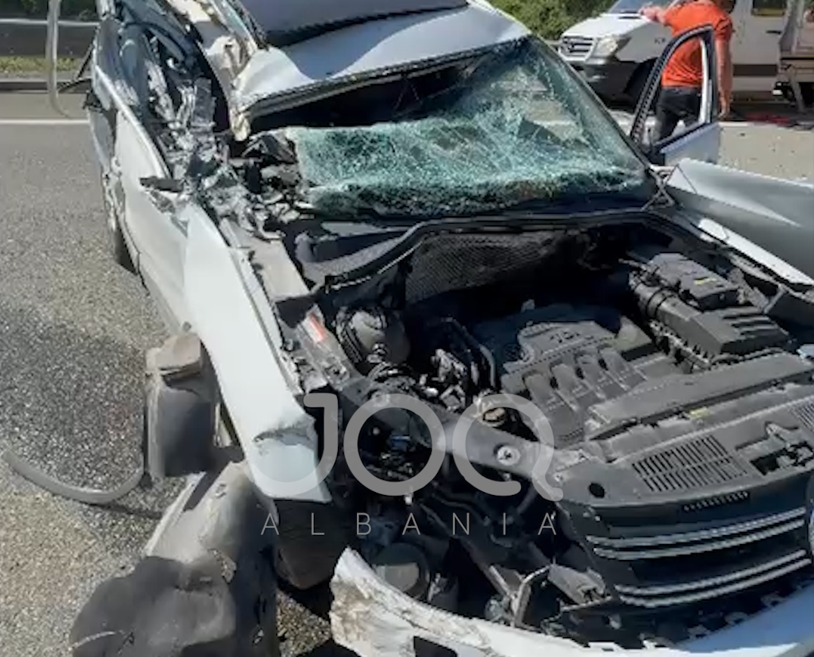Aksident i frikshëm në Rrugën e Kombit, makina përplaset me kamionçinën, 4 të plagosur