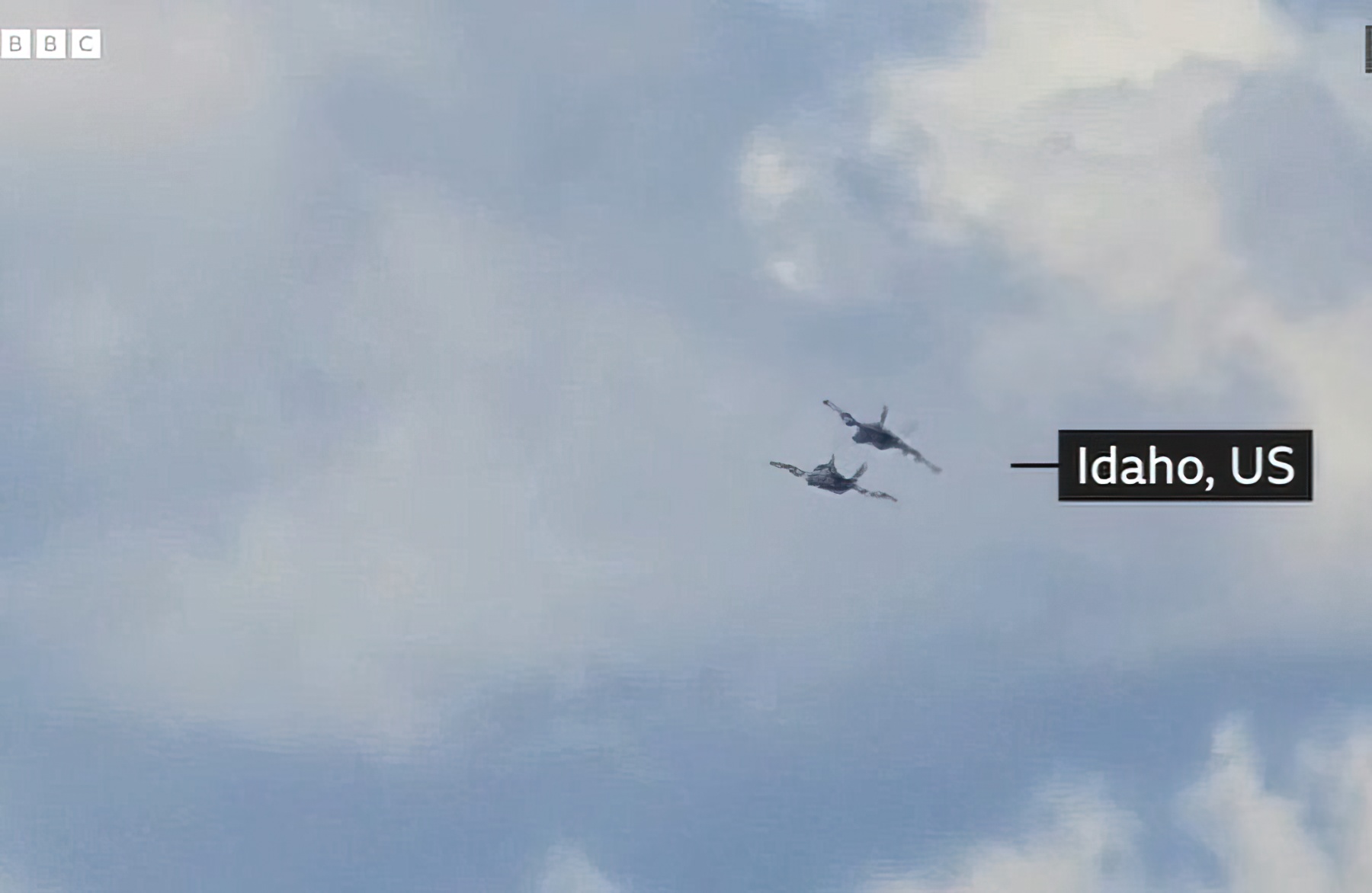 Përplasen në ajër dy avionë luftarakë në SHBA