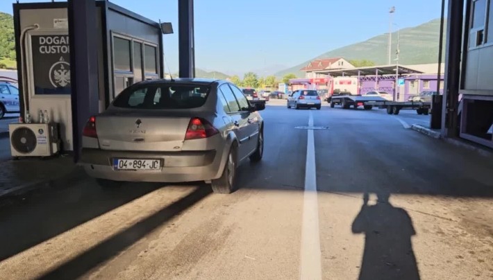 Fluks i lartë në Morinë  mijëra qytetarë nga Kosova i drejtohen bregdetit shqiptar