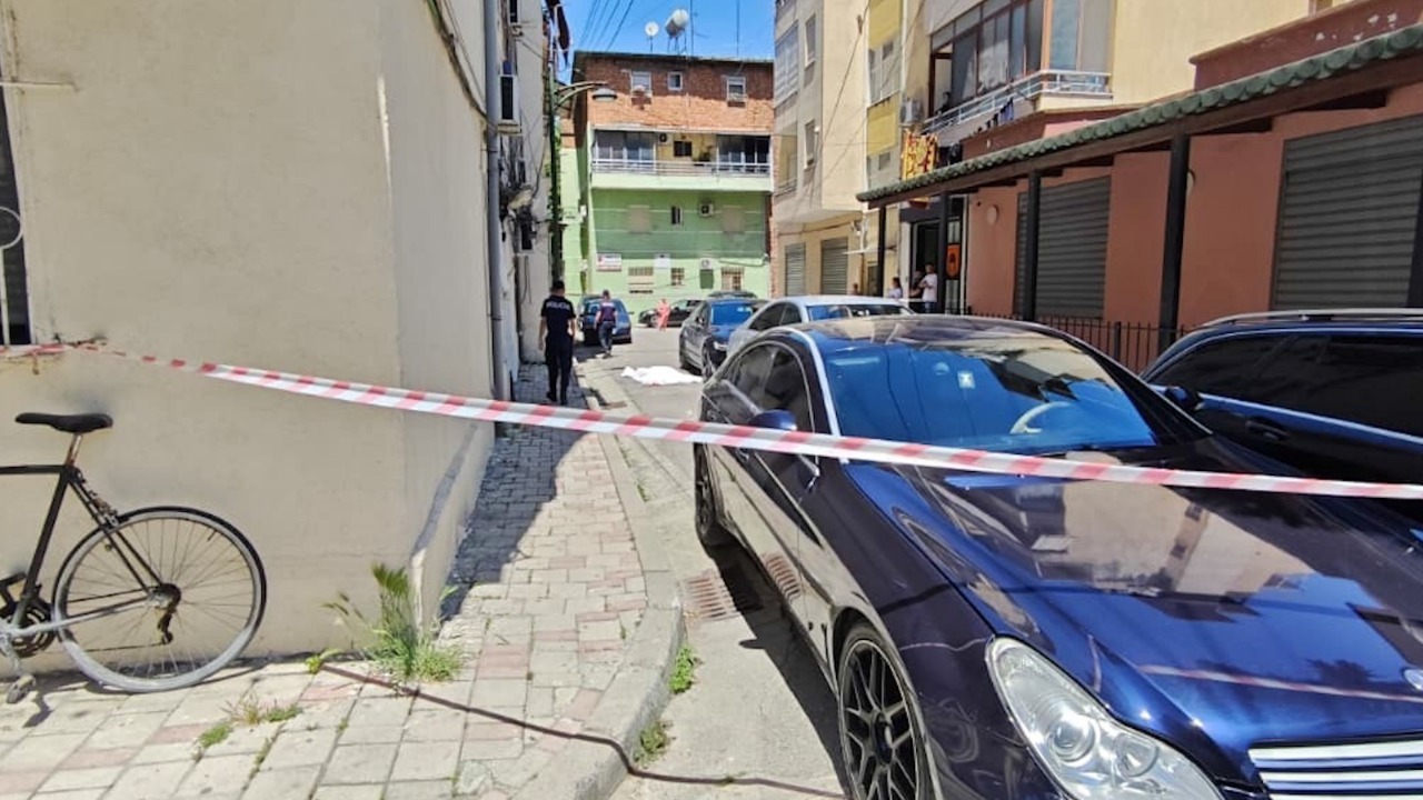 46 vjeçarja hidhet nga pallati në Durrës  68 vjeçari vetëvaret