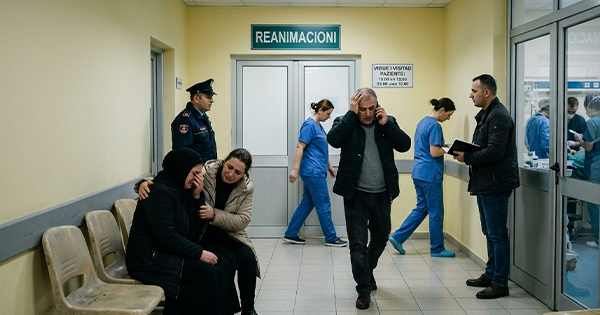 Tragjedi tek Trauma: Ndërron jetë 17-vjeçari që u plagos aksidentalisht nga shoku