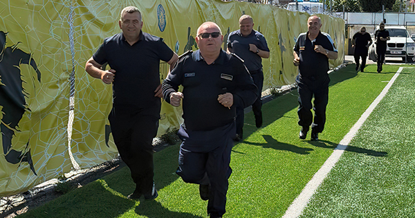  Marinsat  e Kavajës në aksion  Policia e burgut  shkrin dhjamin  sipas rregullave të ushtrisë