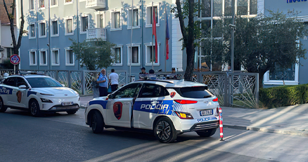 Bie zjarr në Drejtorinë e Policisë së Tiranës