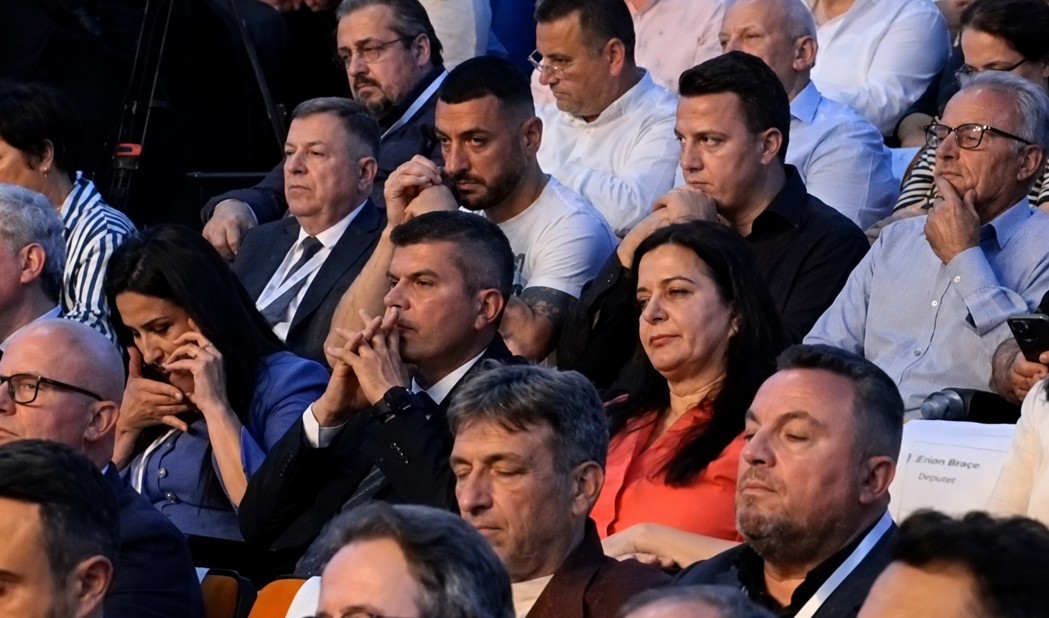  Ripërtëritja  e Berishës vë në gjumë demokratin