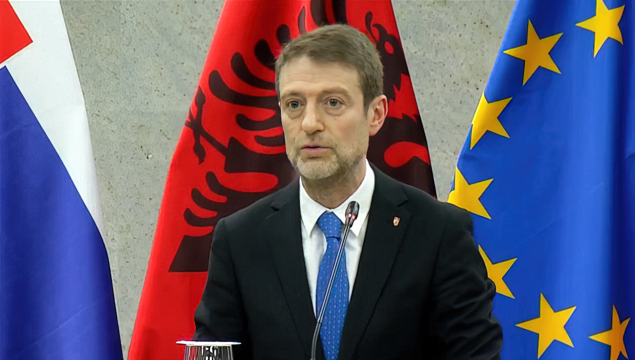 Ministri Hoxha  lan duart  me të vëllain  biznesmen i përfshirë në skandalin e AKSHI t