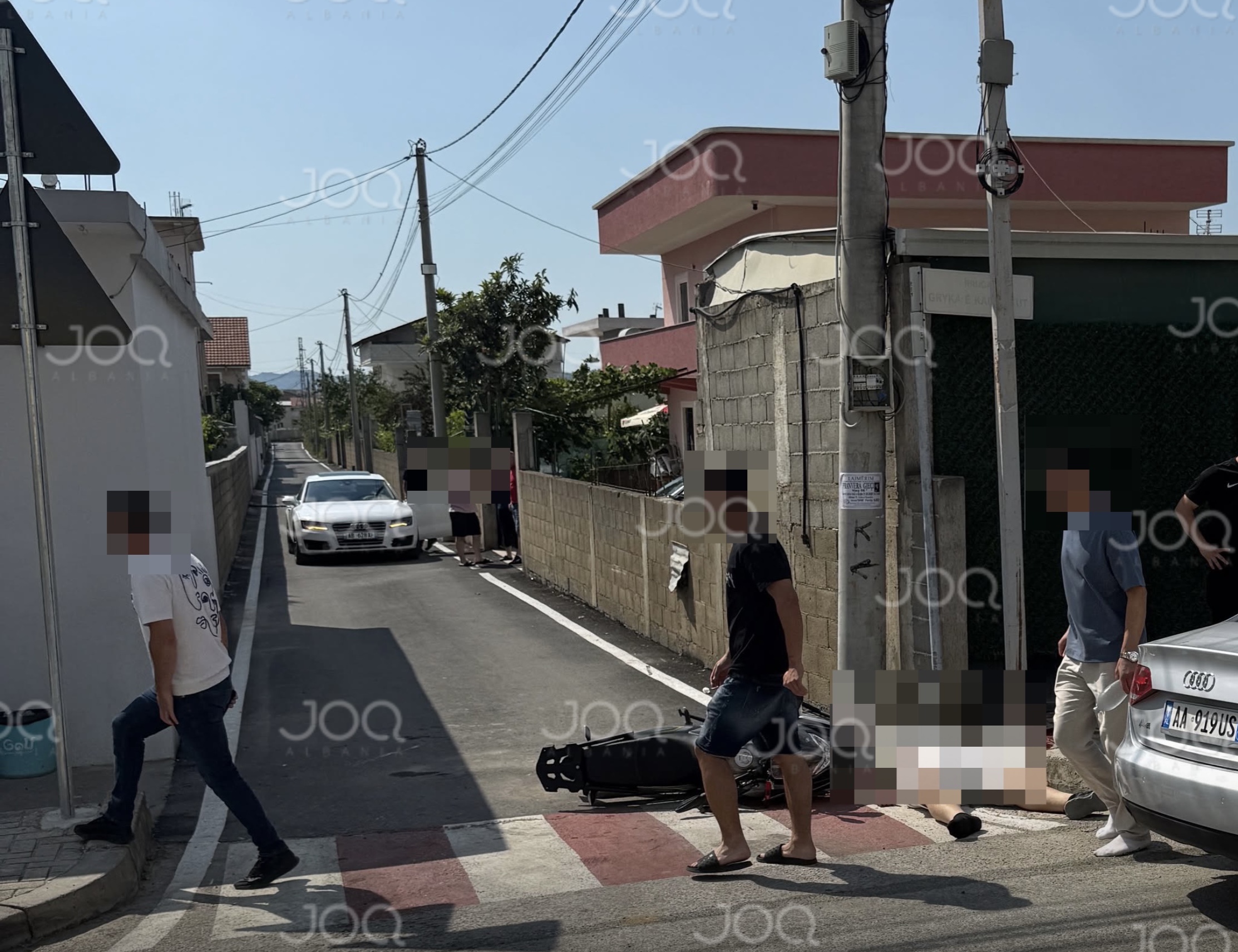 I preu rrugën  Audi t   aksidentohet për vdekje i riu me motor në Tiranë