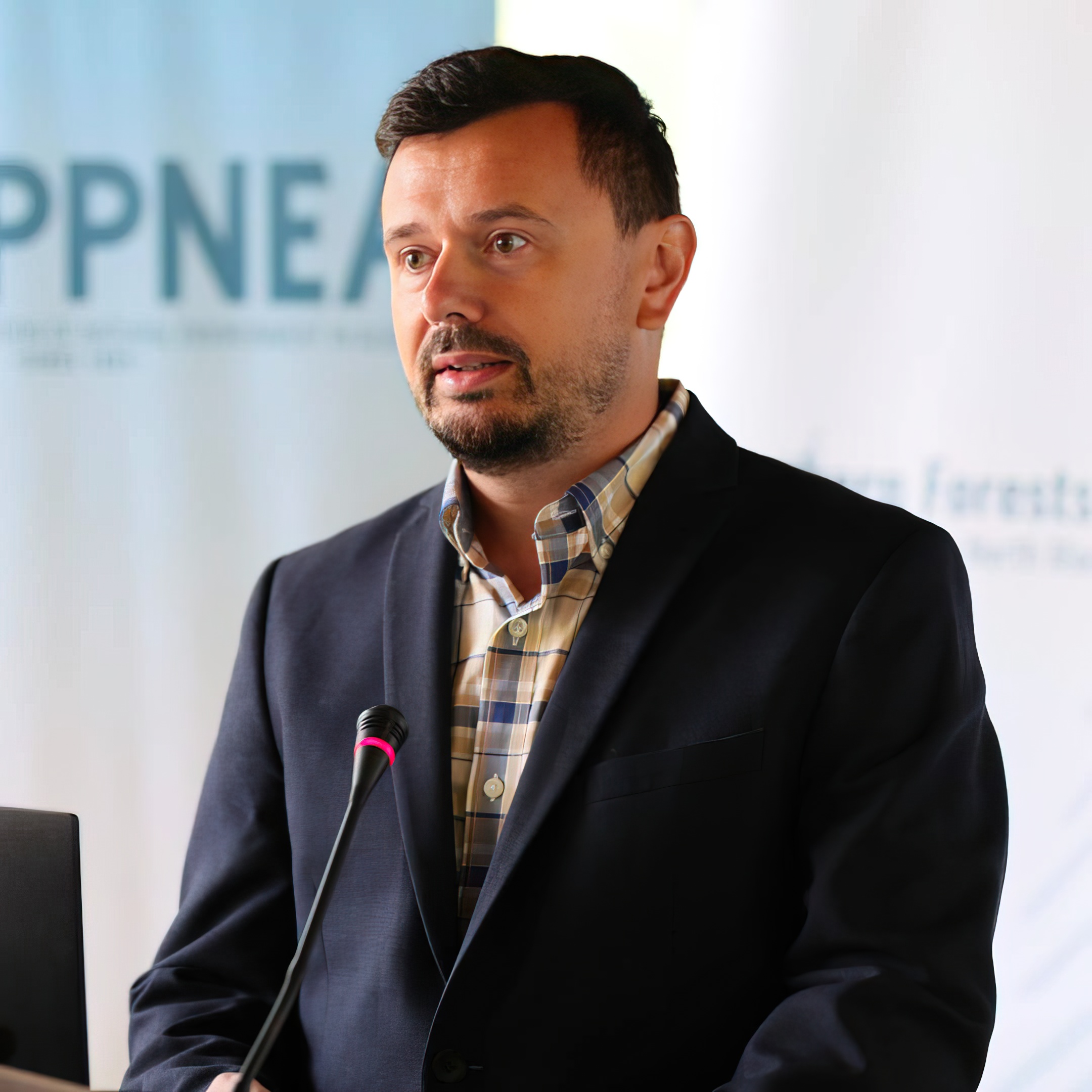 Për llogari të kujt po i vë zjarret Aleksandër Trajçe 