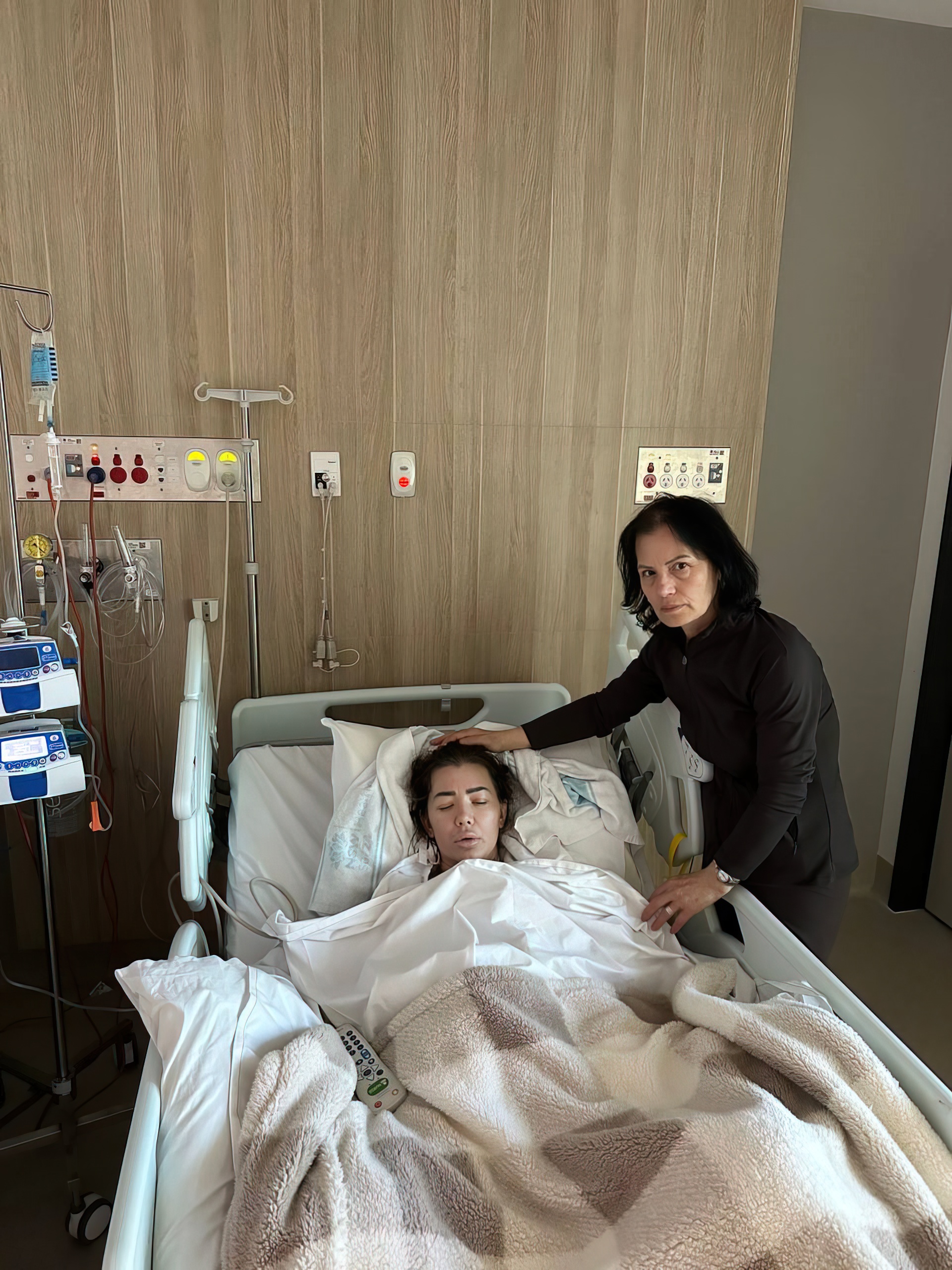 Pas publikimit në JOQ nëna shkon në Sydney  ta ndihmojmë dhe një herë Ariolën të mposhti kancerin