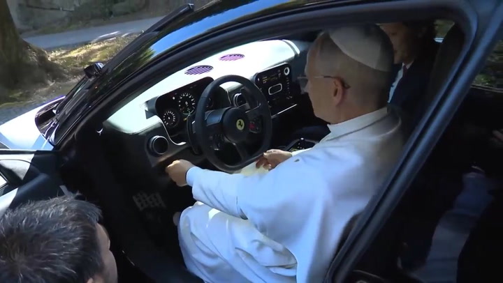 Papa Leon XIV teston  Luce  n  Ferrarin e parë elektrik