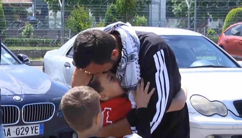U keqtrajtua nga izraelitët  takimi emocionues i Goxhajt me fëmijët e tij