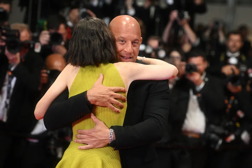 25 vjetori i  Fast and Furios   Vin Diesel përqafon i përlotur vajzën e Paul Walker