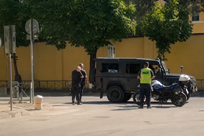  Bomba  pranë Ambasadës së SHBA së në Tiranë rezulton një kovë me fasule