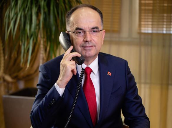 Presidenti i Shqipërisë vjen sot në Kosovë, bëhuni gati për pak kolona në rrugë