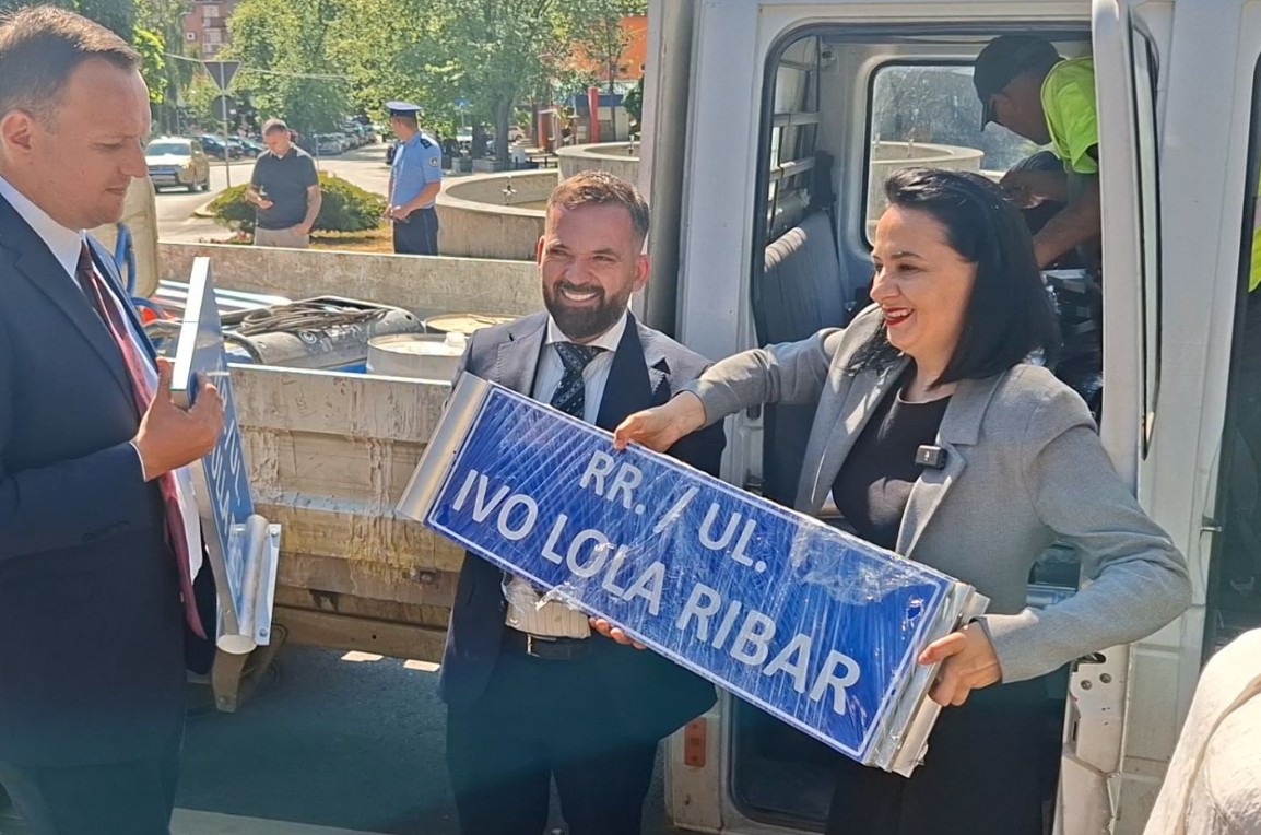 Ministrja Pacolli vendos tabelë me emrin “Zoran Gjingjiq” në rrugët e Mitrovicës