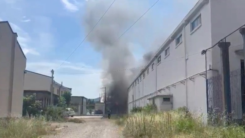 Zjarr i madh në ish Kombinatin Metalurgjik në Elbasan