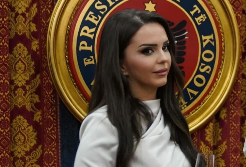 Teuta Rugova bëhet nënë