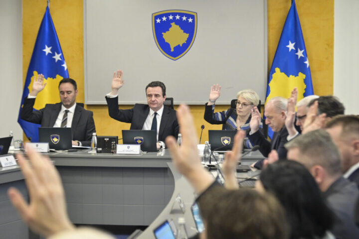 Qeveria ndan 3 milionë euro për t’ia mbuluar sigurimin kufitar mërgatës