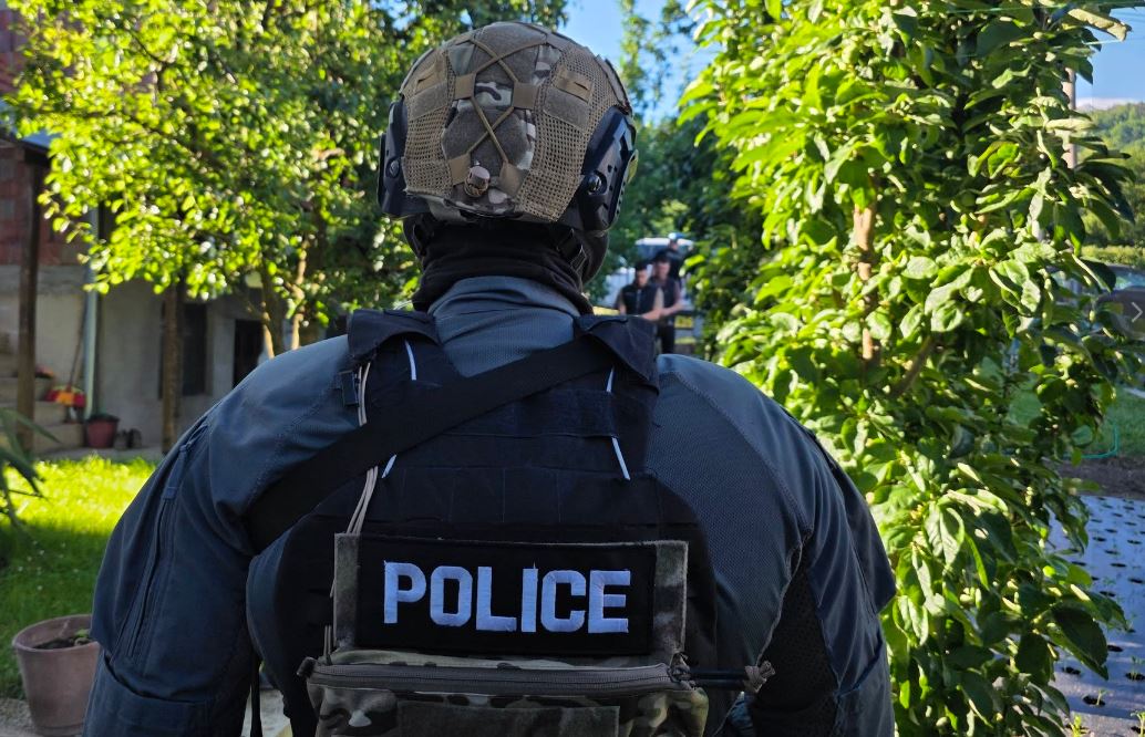 Arrestohen pesë persona, dyshohen për krime lufte