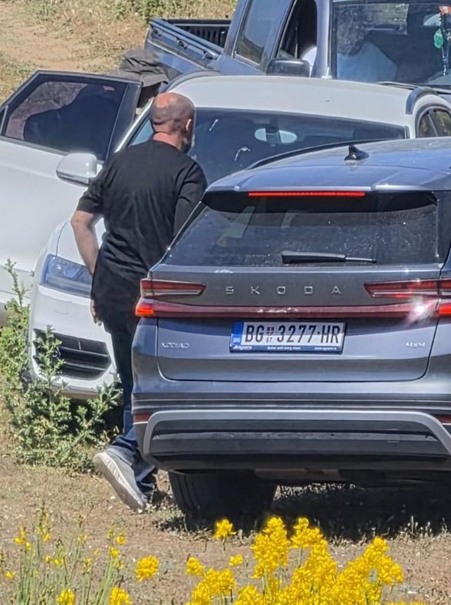 taulant-balla-del-bllof-makina-me-targa-serbe-nuk-iu-perket-protestuesve