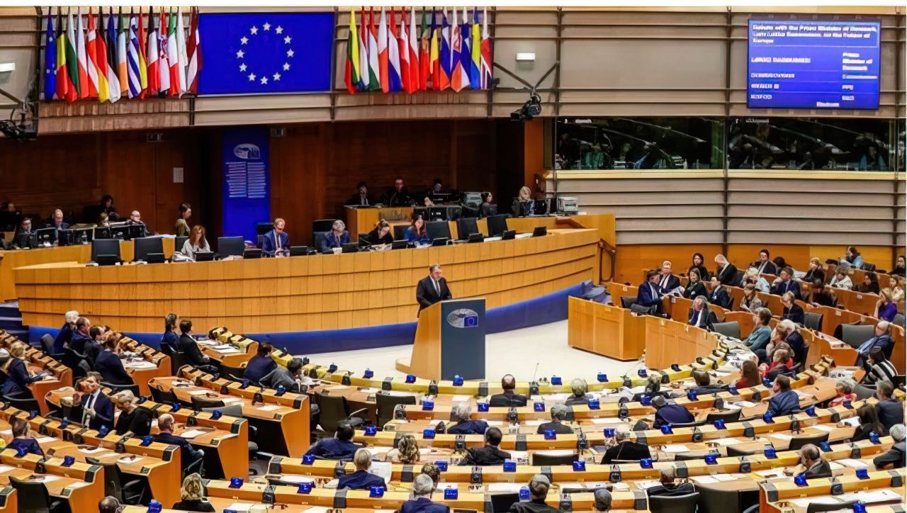 Parlamenti Europian kërkon përdorimin e gjuhës shqipe në provimet shtetërore të Maqedonisë së Veriut