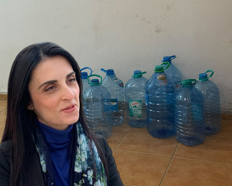 Skandal në Durrës  banorët denoncojnë  Po blejmë ujë në market edhe për t u larë  kemi 5 ditë pa furnizim 