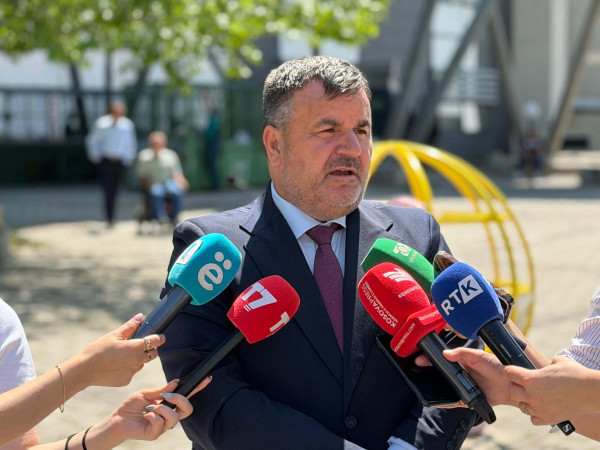 Vogëlushja te Kurti, avokati: Të ndalet ekspozimi i fëmijëve në fushatën zgjedhore