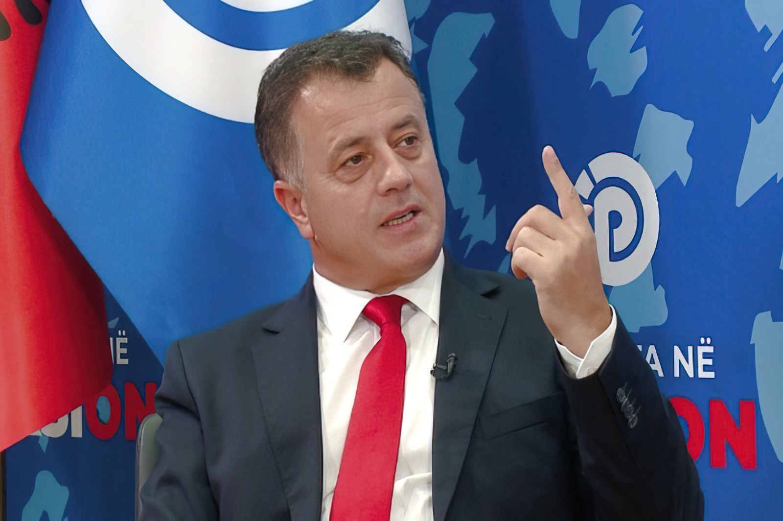 Muli i PD së sulmon protestuesit  Mercenarë të Sorosit  keni inat Trumpin për zogjtë nuk ju plas