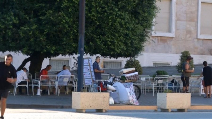 Me batanije  protestuesit e gdhijnë sërish para Kryeministrisë