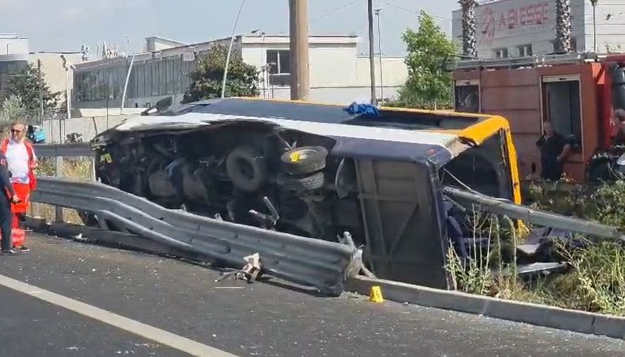 Shoferi pësoi arrest kardiak dhe humbi kontrollin:7 të plagosur në gjendje kritike, mes tyre dy fëmijë