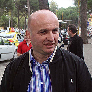 Mero Baze protestuesve  Psikopetër  budallëk historik 
