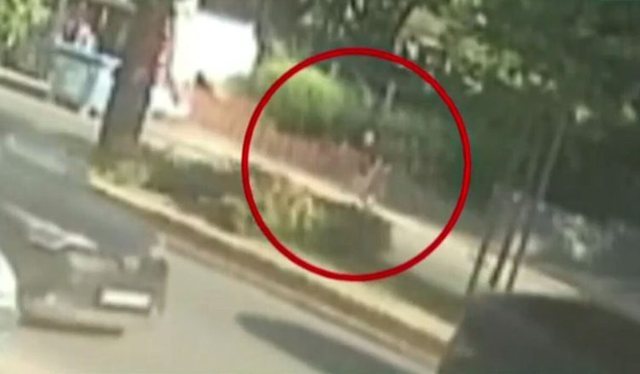 Pamjet e arratisjes së shqiptarit nga burgu i Kordhialos  oficerët tentojnë ta kapin