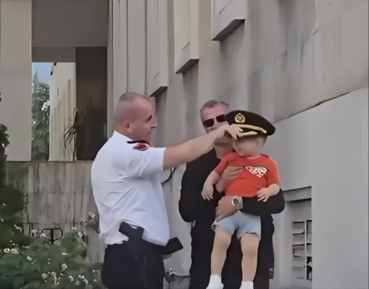 Protesta që po ndryshon imazhin e gardës  punonjësit kënaqen me vogëlushin