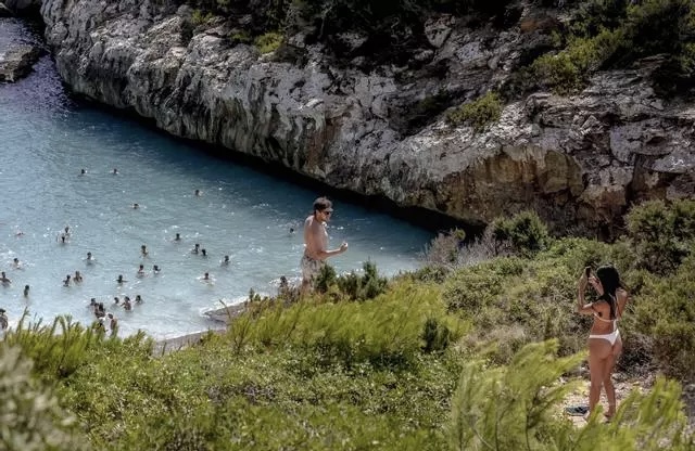 Ra nga shkëmbi në Mallorca  i riu shqiptar lufton për jetën në spital