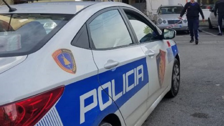  Çmendet  elbasanlliu  lyen gruan me benzinë dhe i vë flakën