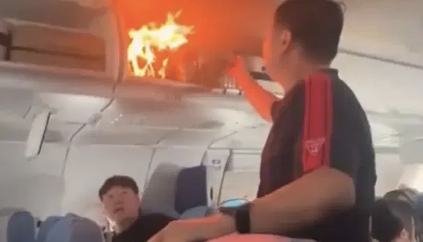 Panik në ajër  Power bank u shpërthen në flakë gjatë fluturimit