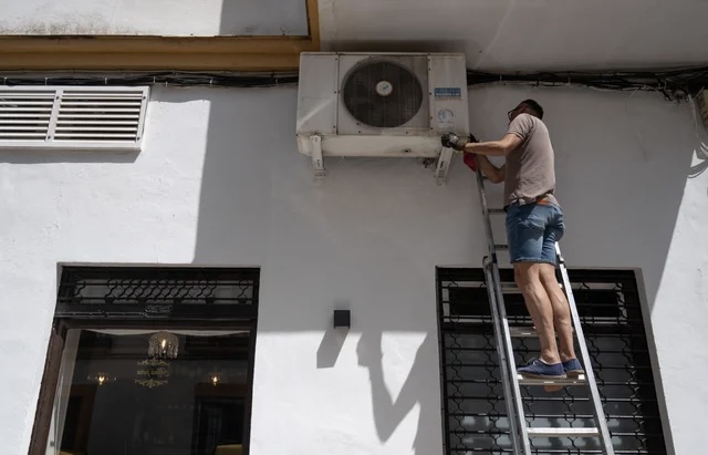Temperaturat rekord në Evropë rrisin shitjet e kondicionerëve