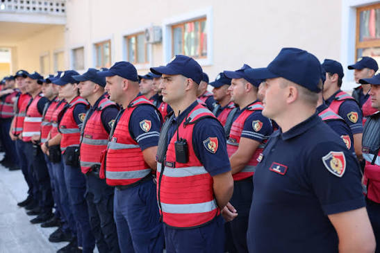 Policët denoncim në JOQ  4 vjet pa uniforma  i ngjisim logot rrobave