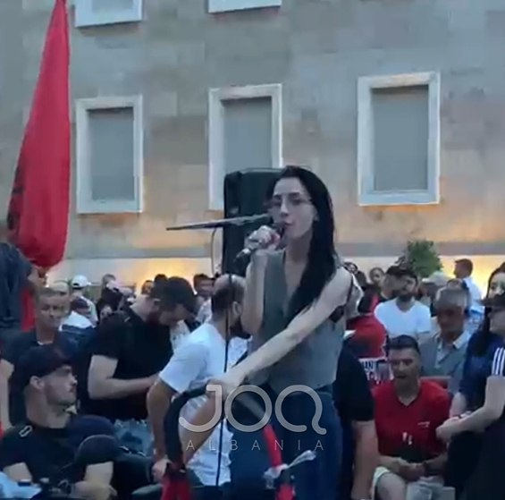 Pas përplasjeve me policinë  protestuesja  Nuk do të dorëzohemi  do të vazhdojmë deri në fund 