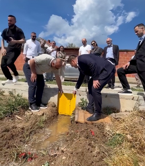  Arritje  qeveritare  Deputeti dhe kryetari i komunës mobilizohen për inaugurimin e një kanali