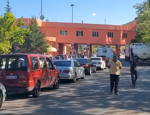  Nuk ka sistem   qytetarët të bllokuar prej 45 minutash në Qafë Thanë